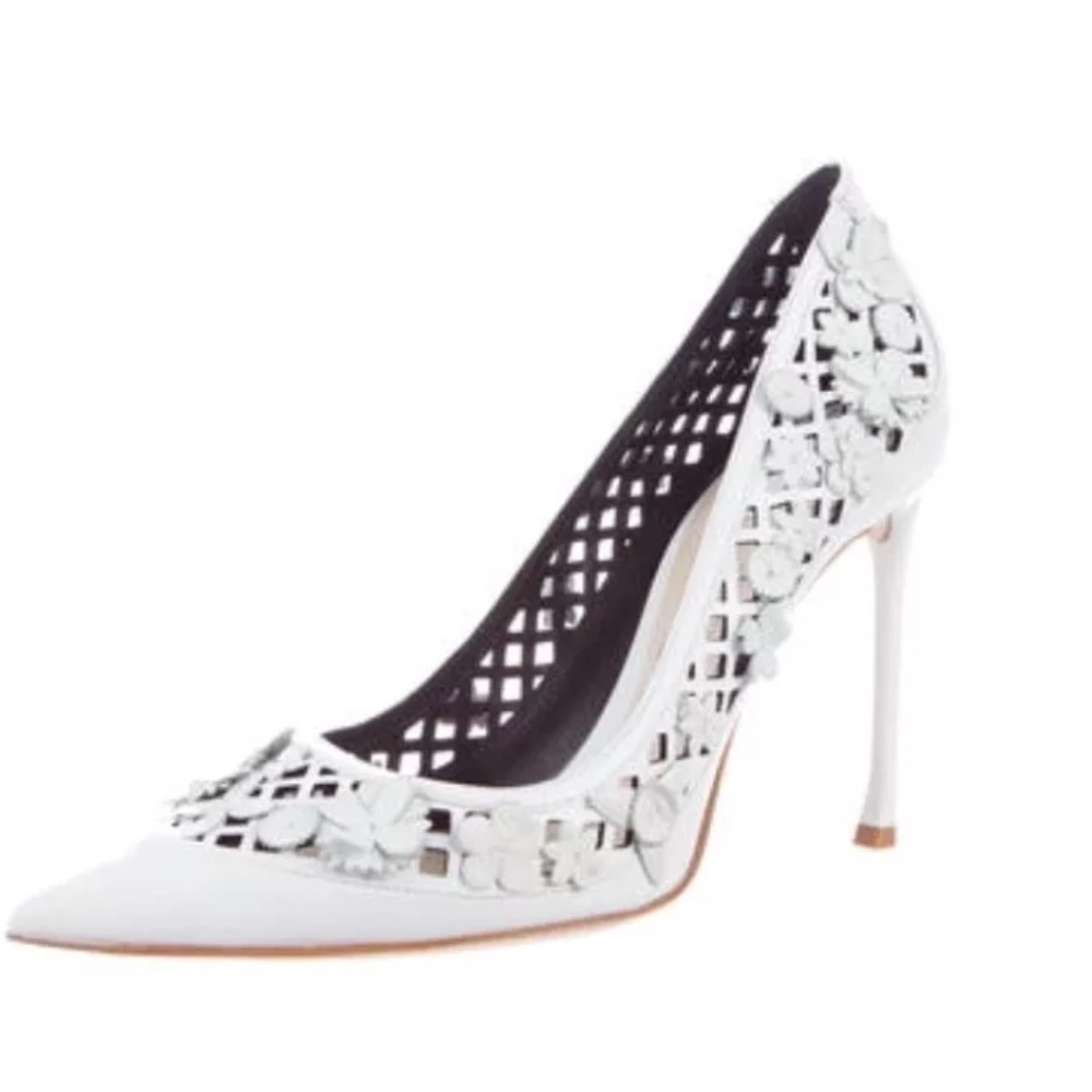 ‼️SOLD‼️CHRISTIAN DIOR FLORE LASER CUT PUMPS - Picture 1 of 7